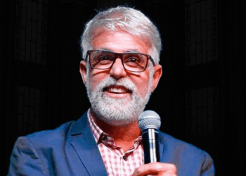 Unindo conteúdo bíblico e bom humor, Pastor Claudio Duarte comanda palestra na Concha Acústica do TCA