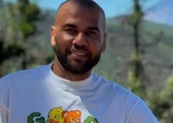 Daniel Alves é condenado a indenizar sertanejos em R$ 80 mil por se apropriar de música