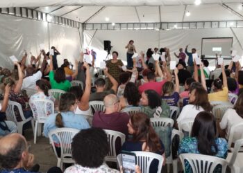 Professores da UNEB aprovam greve por tempo indeterminado