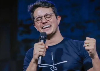 SBT negocia projeto especial com pastor Deive Leonardo, dono de perfil com mais de 16 milhões do Instagram