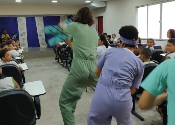 Crianças de escola pública de Pojuca se encantam com a peça “Detetives da Energia em Cena” que faz apresentações gratuitas na cidade