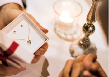 Dia dos Namorados: especialista aponta fomento no comércio e dá dicas de como economizar