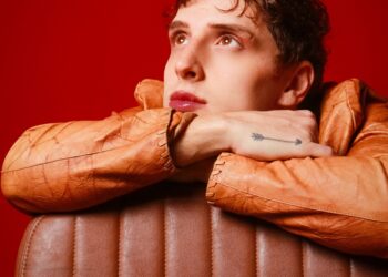 Ator e drag queen Diego Martins traz show completo a Salvador