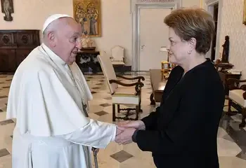 Dilma Rousseff destaca pontificado humanista e corajoso de Francisco