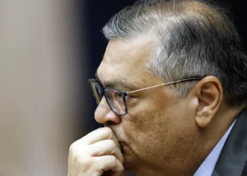 Dino suspende emendas para universidades e fundações de oito estados