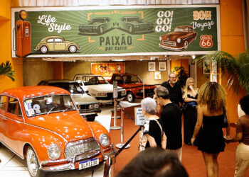 Shopping Barra: exposição de carros antigos tem música e happy hour
