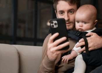 Justiça reconhece excesso de exposição de criança nas redes e renova debate sobre limites digitais impostos pelos pais