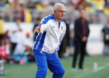 Dorival Jr diz que erro do VAR culminou em partida pouco produtiva do Brasil: “As movimentações seriam outras”