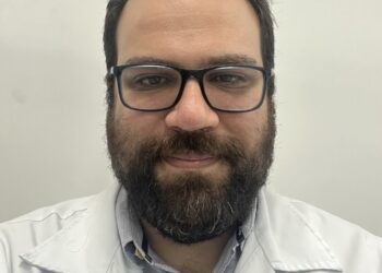 Garrafas d’água reutilizáveis pedem cuidados redobrados contra bactérias