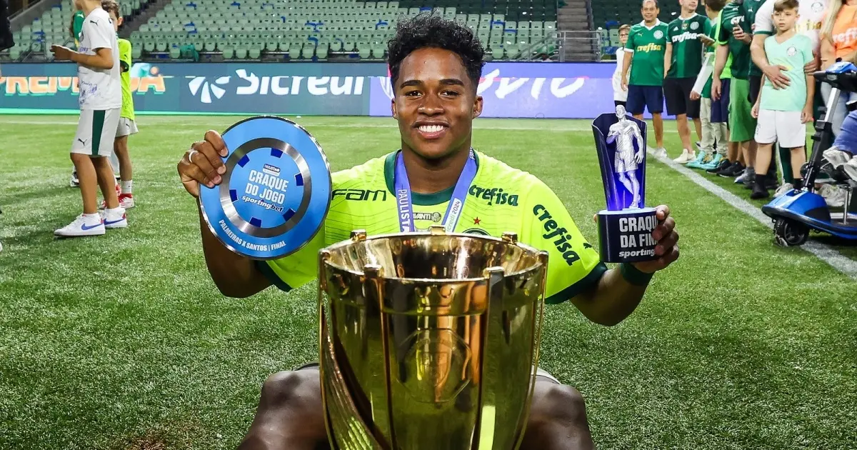 Endrick se emociona com título na última final pelo Palmeiras: “Quero virar ídolo de todas as crianças”