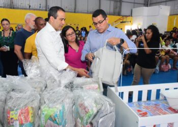 Prefeitura entrega kits natalidade com berço e enxoval completo a 100 gestantes de Salvador