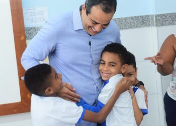 Prefeitura inaugura escola com piscina e laboratório em Sussuarana; unidade é a 35ª entregue pela gestão desde 2021