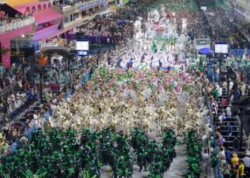 Escolas de samba se despedem da carnavalesca Rosa Magalhães