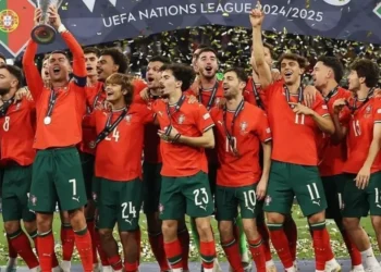 CR7 marca, sai machucado, e Portugal é campeão contra Espanha nos pênaltis