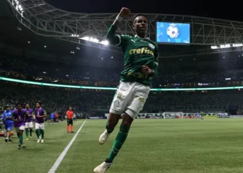 Estêvão se torna o terceiro mais jovem a marcar na história do Palmeiras