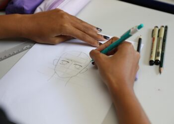 Estudantes da rede estadual aprendem a fazer mangá em preparação para Festival da Cultura Japonesa