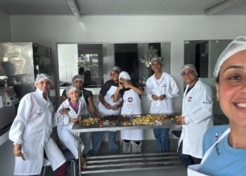 Estudantes intensificam produção de Ovo de Páscoa na Escola-Fábrica de Chocolate