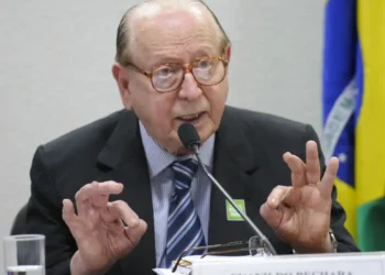 Morre no Rio, aos 97 anos, o escritor e gramático Evanildo Bechara