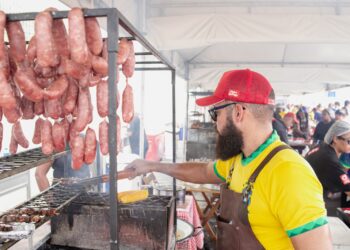 Churras de Bairro une gastronomia e shows ao vivo