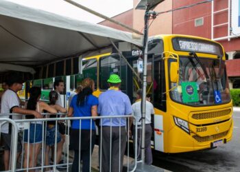 Foliões elogiam Expresso Salvador e explicam preferência pelo serviço no Carnaval