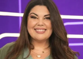 Fabiana Karla troca Globo pelo SBT e é anunciada como apresentadora do Bake Off Brasil