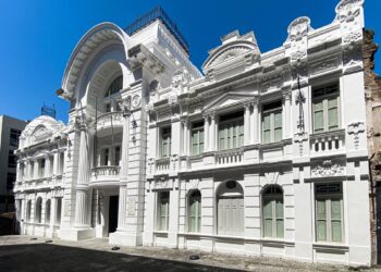 Abertura da exposição “Òná Ìrín: Caminho de Ferro” no Muncab é adiada por conta das chuvas