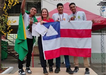 Feira de iniciação científica internacional premia estudantes da rede estadual