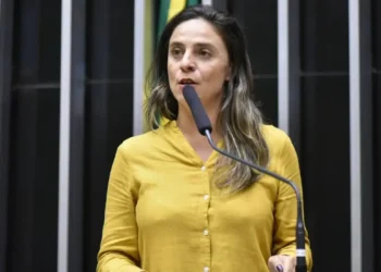 Projeto quer suspender salário de militares da ditadura
