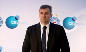 “Ele fica”, Ferran Soriano confirma permanência de Ceni no comando técnico do Bahia