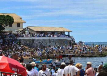 Festa de Iemanjá é a maior manifestação dedicada a um orixá na Bahia e teve origem no protagonismo de pescadores