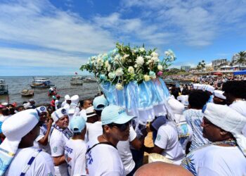 Festa de Iemanjá é a maior manifestação dedicada a um orixá na Bahia e teve origem no protagonismo de pescadores
