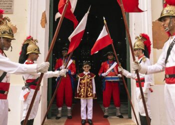 A Festa do Divino Espírito Santo movimenta Salvador em junho com cortejos, missas e coroação do Menino Imperador
