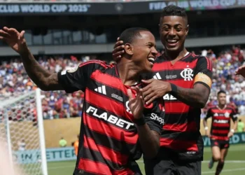 Flamengo vence Chelsea de virada e se aproxima da classificação na Copa do Mundo de Clubes