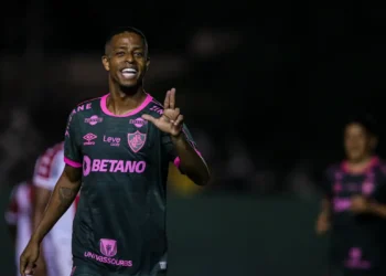 Fluminense tenta manter liderança do Carioca diante do Sampaio Corrêa