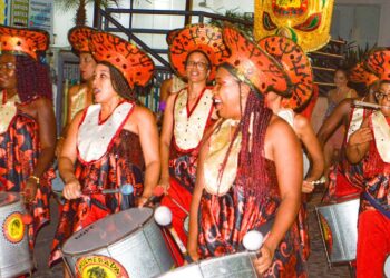 Banda A Mulherada faz show gratuito no Espaço Cultural da Barroquinha