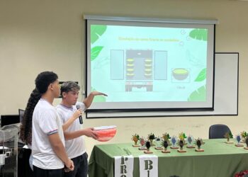 Colégio estadual de Barreiras é premiado com três projetos em encontro sobre educação empreendedora