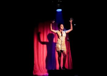 Musical em homenagem à Elza Soares encerra temporada com participação da cantora Gab Ferruz