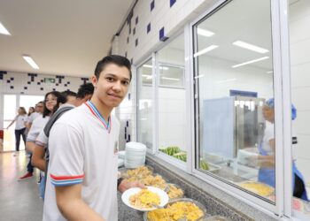 Governo da Bahia garante reforço na alimentação escolar dos estudantes da rede estadual