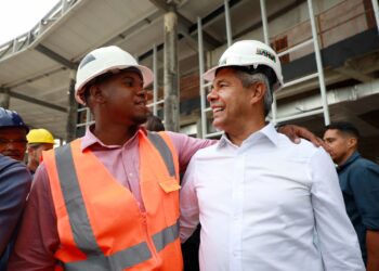 Jerônimo autoriza construção de nova escola administrada pela Uefs e visita obras do novo Centro de Convenções