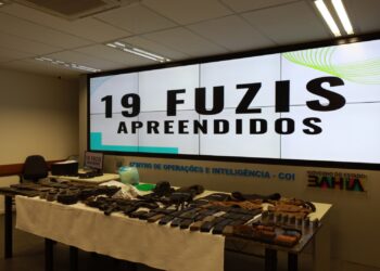 Ações das forças de segurança resultam na apreensão de fuzil, granada, submetralhadora e pistolas em Salvador