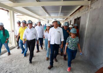 No Dia do Feirante, governador visita obras da Feira de São Joaquim e autoriza novas intervenções