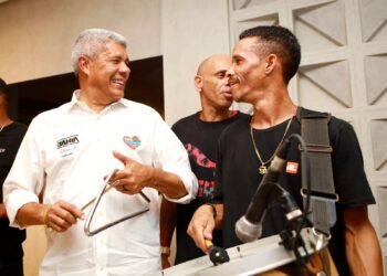 Em Ipirá, Jerônimo Rodrigues prestigia a tradicional festa do São João e anuncia investimentos para o esporte do município