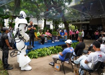 Jovens cientistas apresentam projetos na Semana Nacional de Ciência e Tecnologia em Salvador