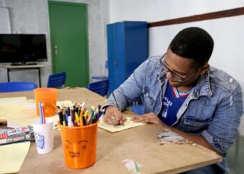 Estão abertas inscrições para oficinas presenciais e on-line dos Centros Juvenis de Ciência e Cultura