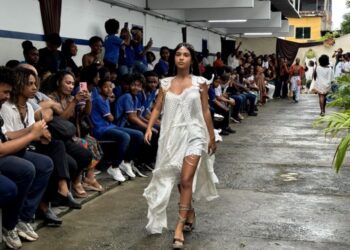 Desfile apresenta peças de moda afro de autoria de estudantes da rede estadual