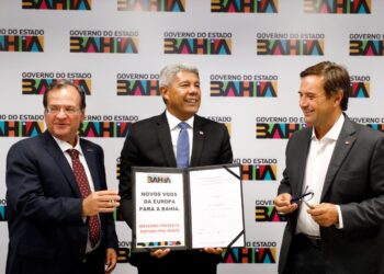 Estado assina protocolo de intenções para voos sem escala entre Porto e Salvador