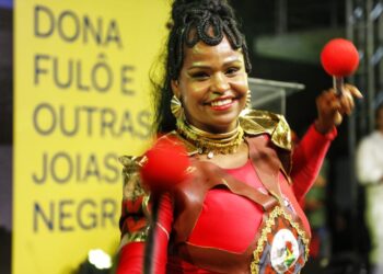 Exposição de joias de crioula, fotografias e outros objetos conta história de mulheres negras do Brasil