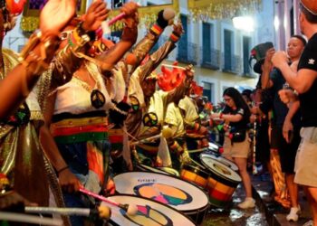 Olodum desfila com patrocínio do Programa Ouro Negro