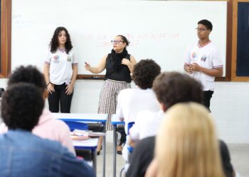 Secretaria da Educação oferece aulas gratuitas de português e matemática; confira locais