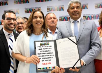 Governo do Estado propõe reajuste de 13,63% até 2026 para profissionais da saúde